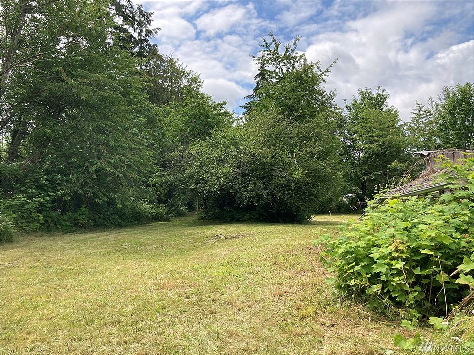 1st image of 915 304th St E