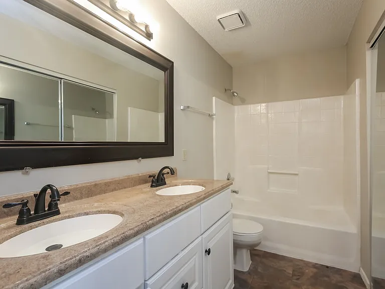 2524 Park Valley Dr — Photo 10