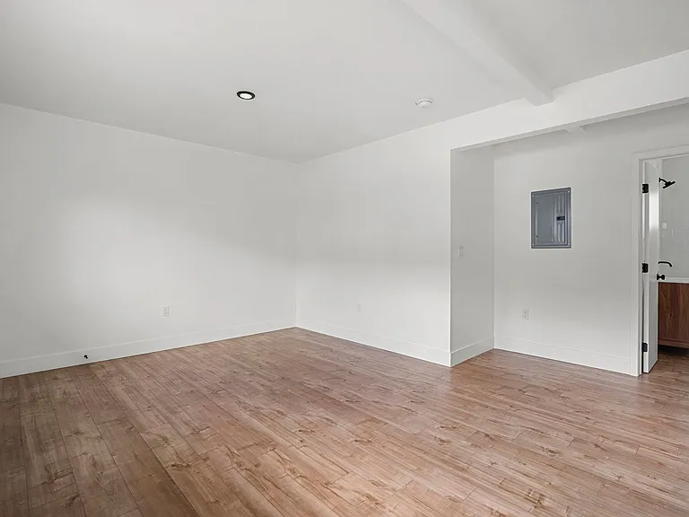 Echo Lake Apartments — Photo 23