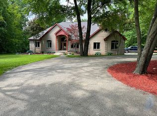 554 Golden Oaks Ct, Milford, MI