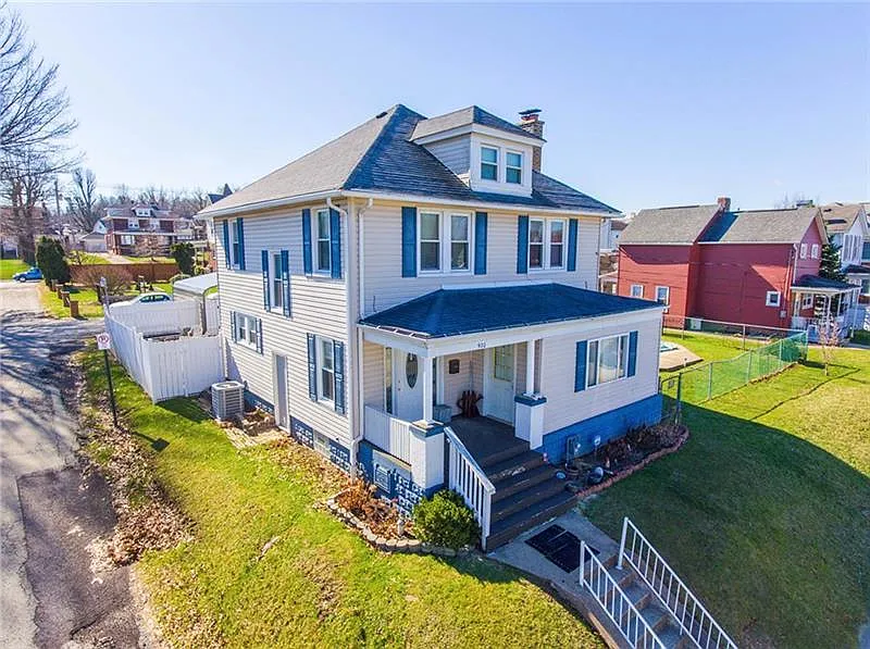 920 Henry St photo 1