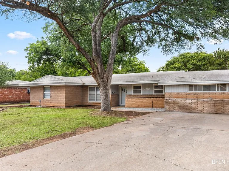 4202 Meadowbrook Dr — Photo 2