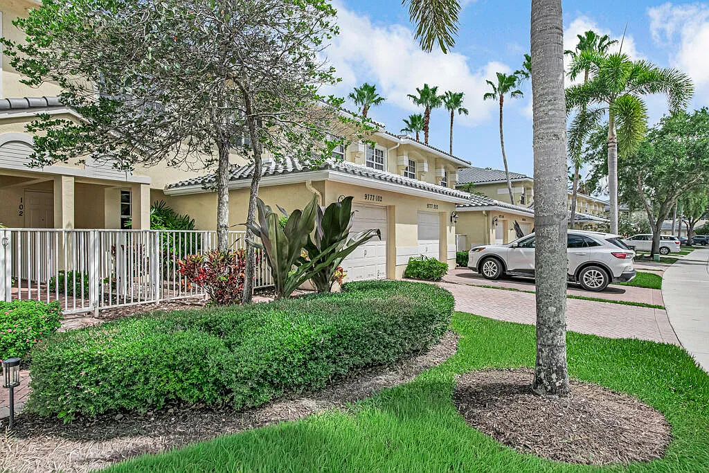 2 bed, 2.0 bath, 1826 sqft, $2,800 — Photo 4