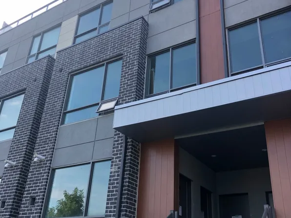 650 Atwater Ave #15, Mississauga, ON L5G 0B6