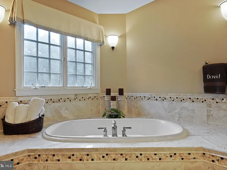 9864 Walker Glen Ct — Photo 42