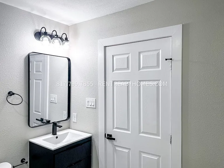 8112 Barkley St — Photo 9