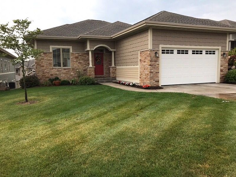 1st image of 9027 Royal Oaks Cir