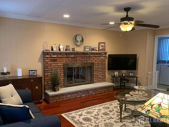 5th image of 3307 Evergreen Ln