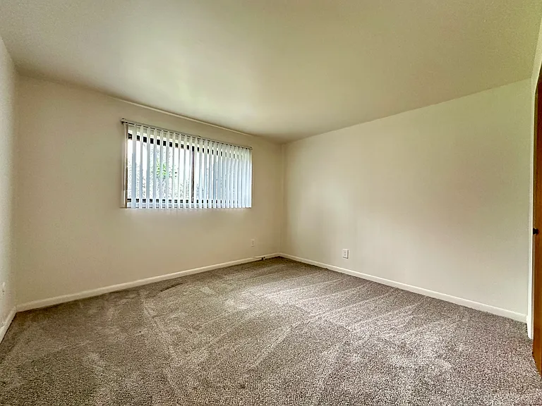 Edgewood Apartments — Photo 42