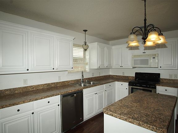 5th image of 506 White Swan Dr