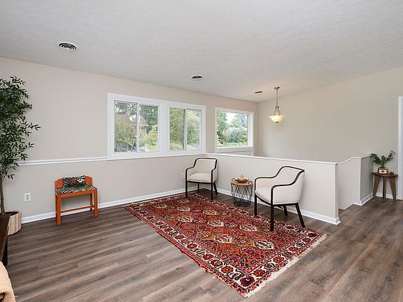 5th image of 924 Washington Ave