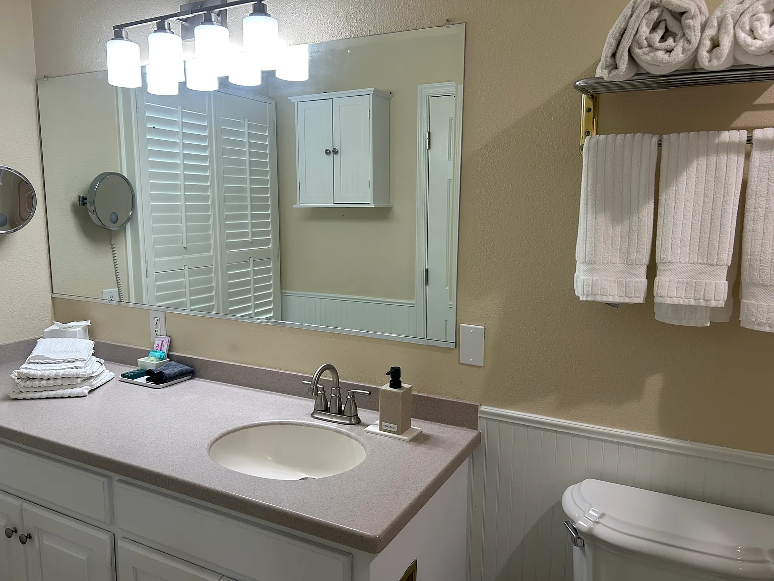 1 bed, 975 sqft, $2,500 — Photo 2