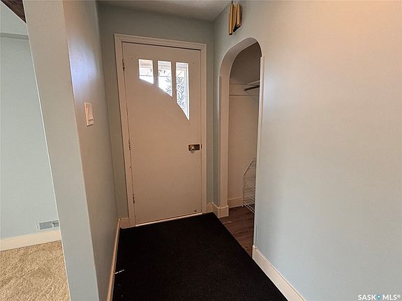 4th image of 418 4th Avenue W