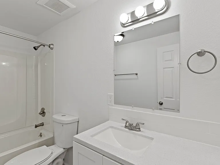 Greenwood Apartments — Photo 10