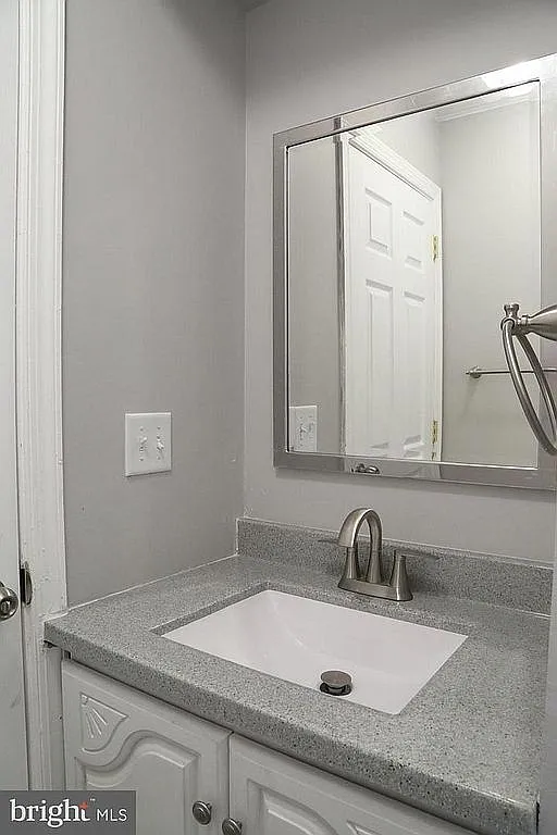 415 Green St photo 1