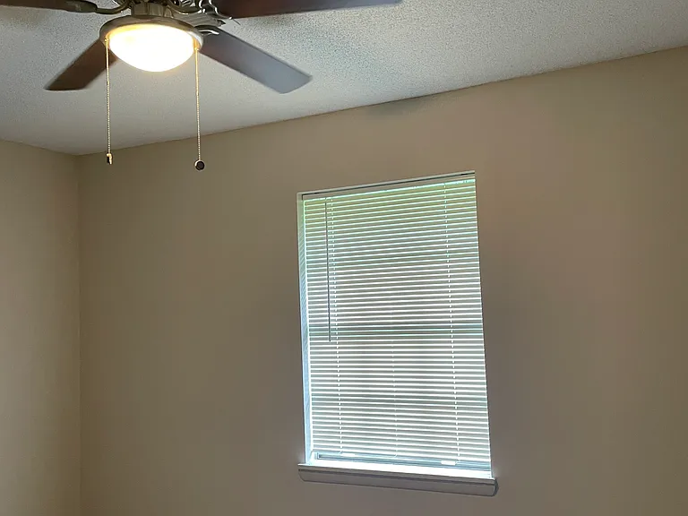 2405 Broadview Ave — Photo 6