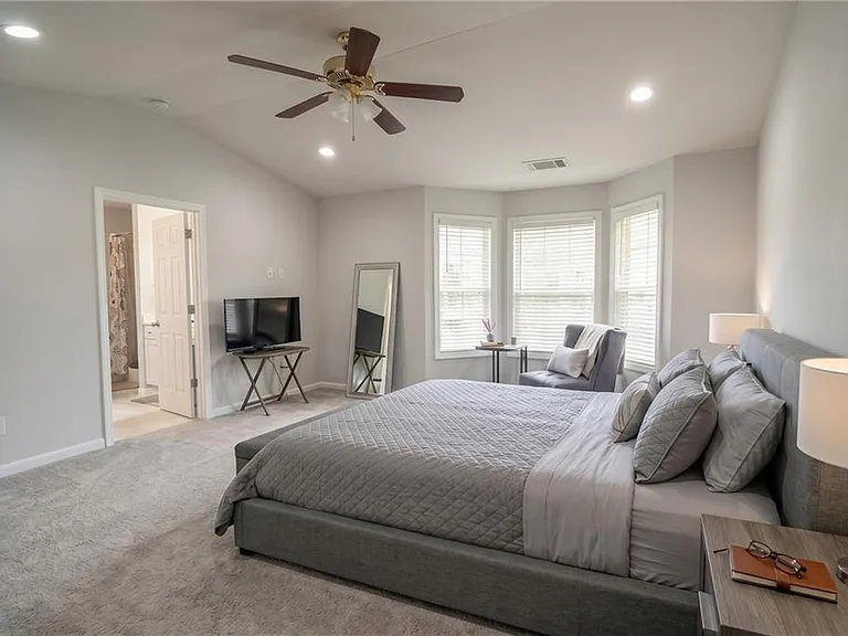 Thorncrest Dr — Photo 11