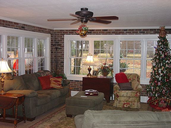 5th image of 405 E Main St