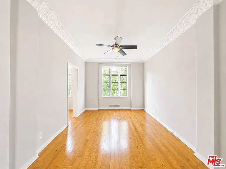 1314 N Hayworth Ave #303 — Photo 11