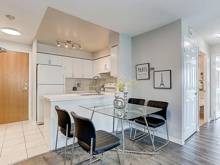 5500 Yonge St #808 — Photo 5