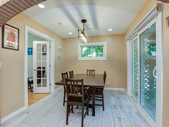 5th image of 1015 S Leslie Ln