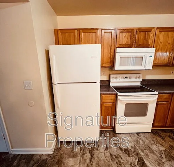 555 Fairfax Ave #C — Photo 20
