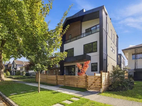 3018 E 19th Ave #2, Vancouver, BC V5M 2S9
