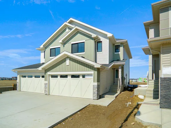 936 18th Ave NW, Edmonton, AB T6T 2N2