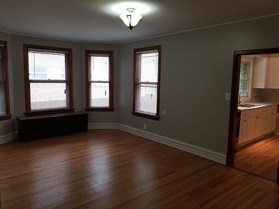 5th image of 3826 N Lawndale Ave #1