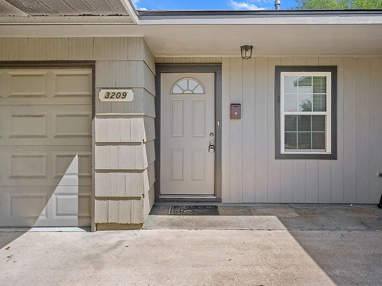 3209 Chestershire Dr — Photo 6