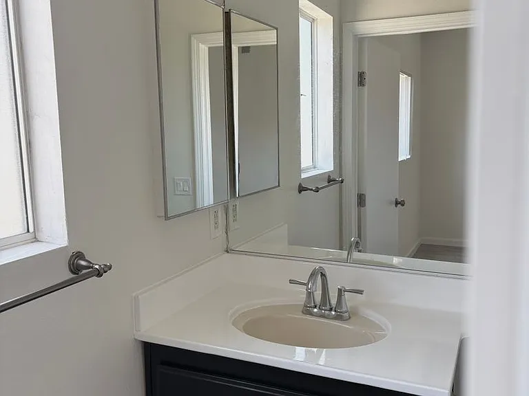 2481 S Corinth Ave — Photo 19