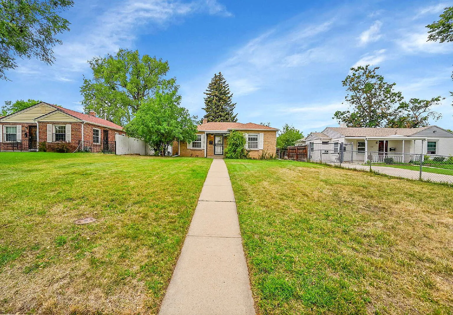 3 bed, 1.0 bath, 1450 sqft, $2,855 — Photo 2