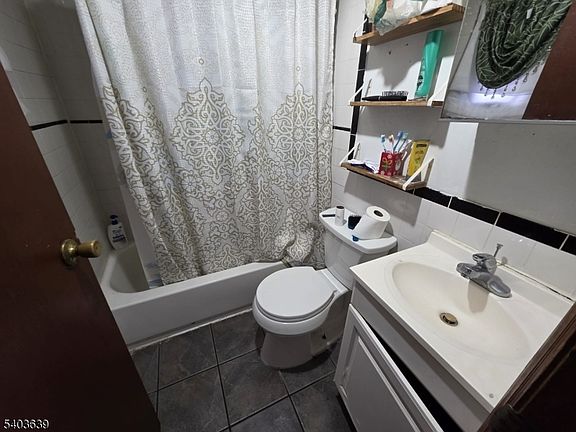 3rd image of 32 Elm St