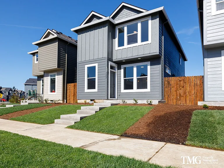 7242 S Ridge Way — Photo 1