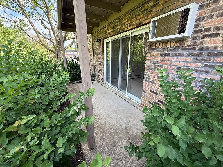 9S220 Lake Dr #16A-102 — Photo 13