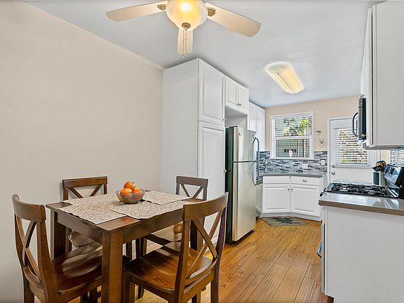4th image of 760 S Barrington Ave #2