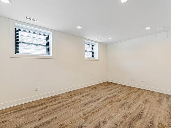 3rd image of 2530 N Orchard St