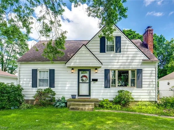 251 9th St NE, Barberton, OH 44203