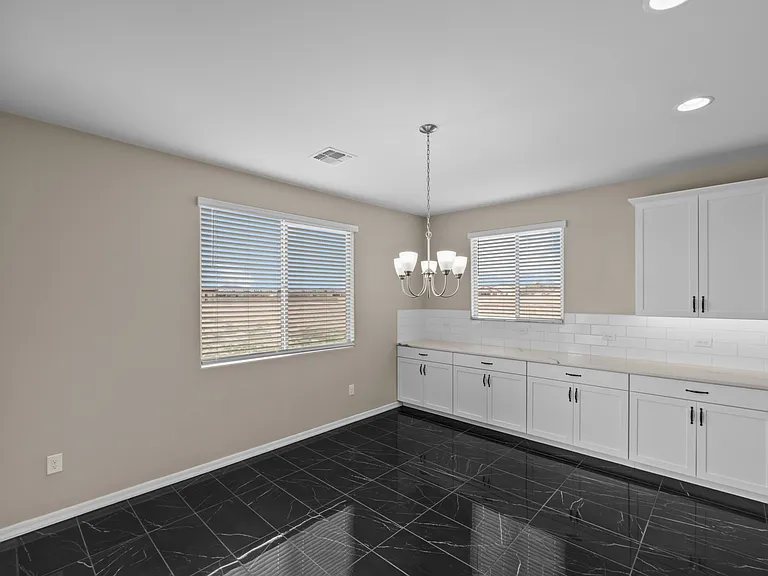 16001 N Columbus Blvd — Photo 10