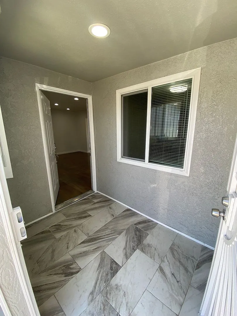Remodeled 4 Bedroom Norwalk House For Rent with AC! — Photo 3
