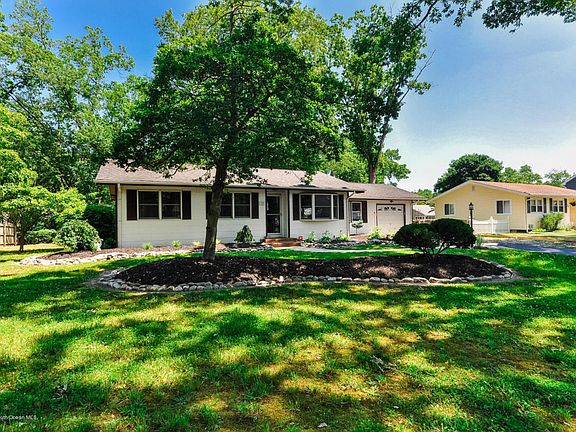 3rd image of 32 Winding River Dr