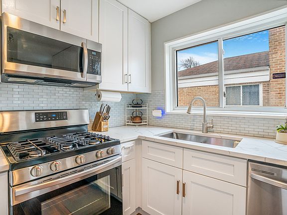 4th image of 129 Rice Ave