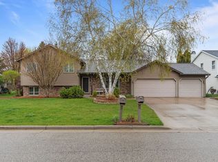 2212 W Seneca Dr, Appleton, WI 54914