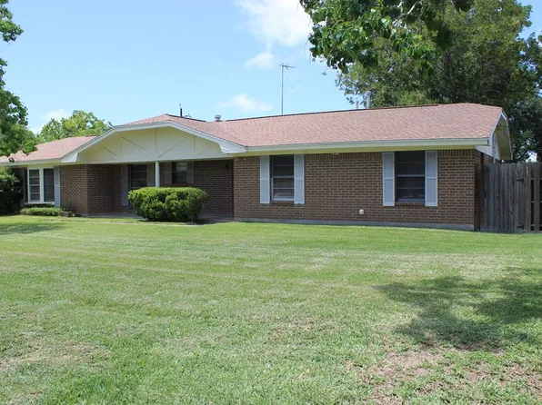 300 Austin Ave, Palacios, TX 77465