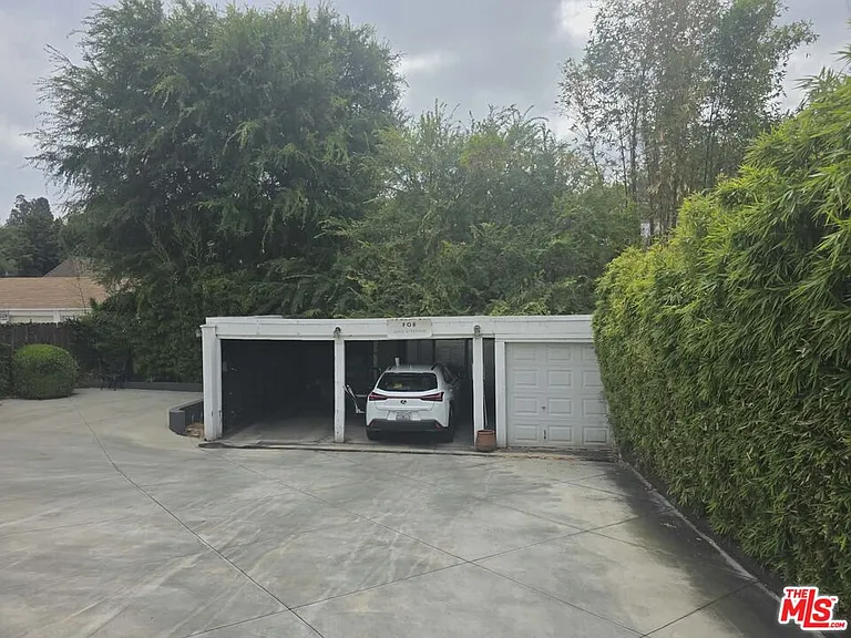 2500 Hyperion Ave — Photo 5
