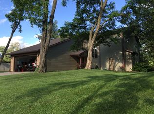 2914 Greenbriar Dr, Columbia, MO 65203