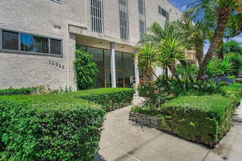 2 bed, 2.0 bath, 1322 sqft, $3,495 — Photo 1
