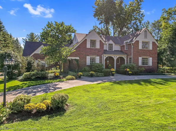 3465 S Bradway Blvd, Bloomfield Hills, MI 48301