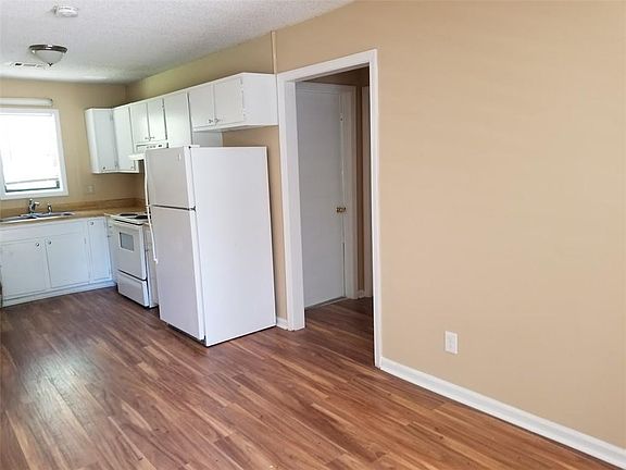 2nd image of 599 Elmwood St #B