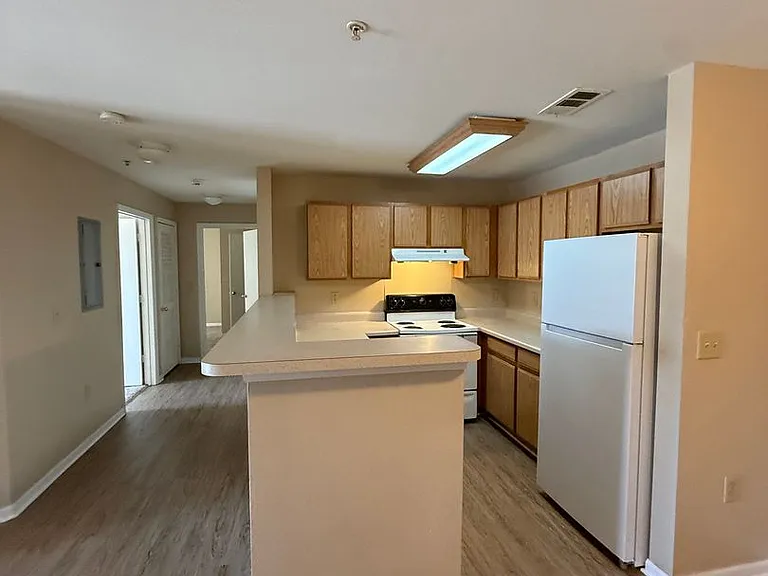 Highlands Apts — Photo 16